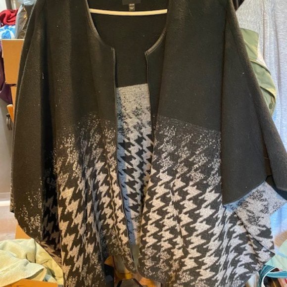 Lane Bryant Houndstooth Cape - Picture 1 of 4